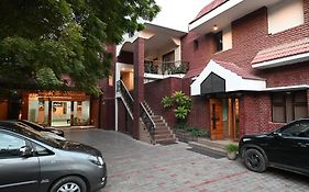 Little Chef Hotel Kanpur